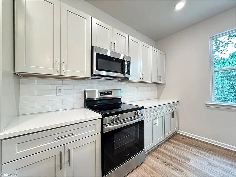 1086 W Bank St #201-202-204 — Photo 17