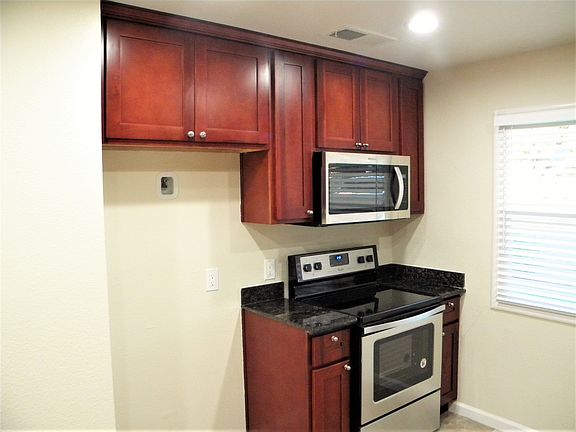 4th image of 951 Heartwood Ave