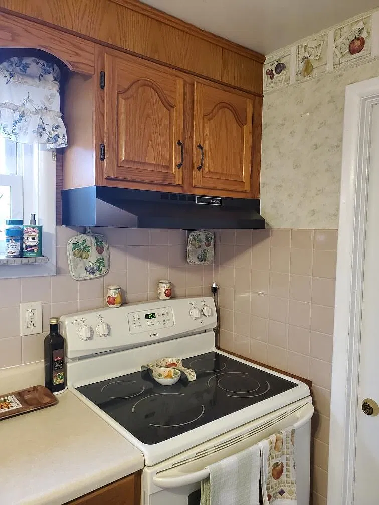 3 bed, 1300 sqft, $2,400 — Photo 2