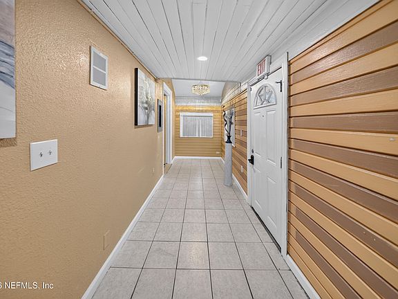 5th image of 825 SUPERIOR Street