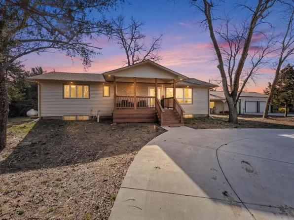 4936 NW County Line Rd, Benton, KS 67017