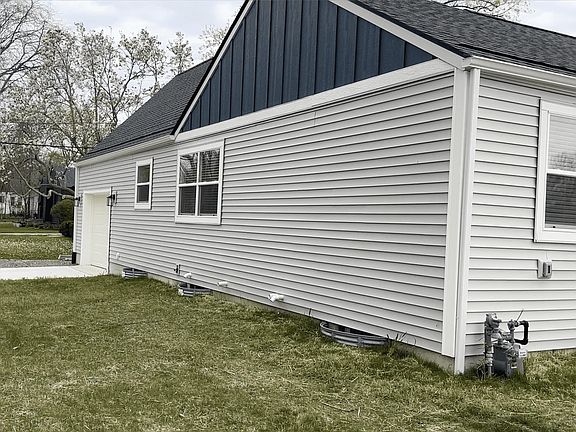 2nd image of 851 Kingsley Ave