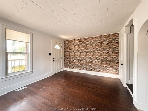 5th image of 41 Woods St