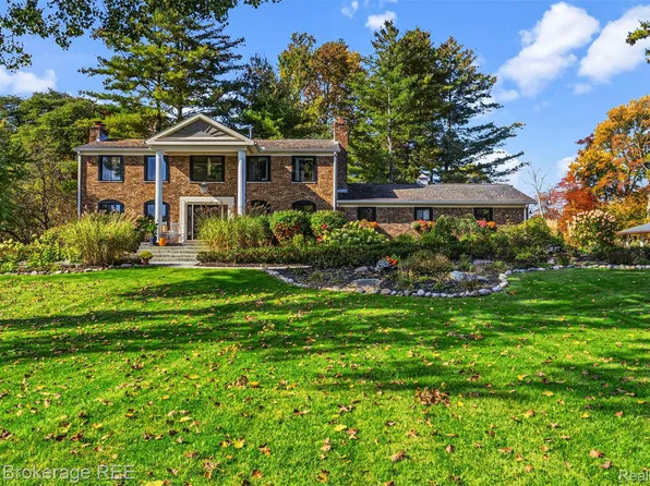 1570 E Rose Center Rd, Holly, MI 48442