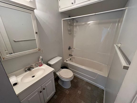 5th image of 1822 Arthur St
