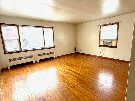 3rd image of 27 Paterson St APT 1