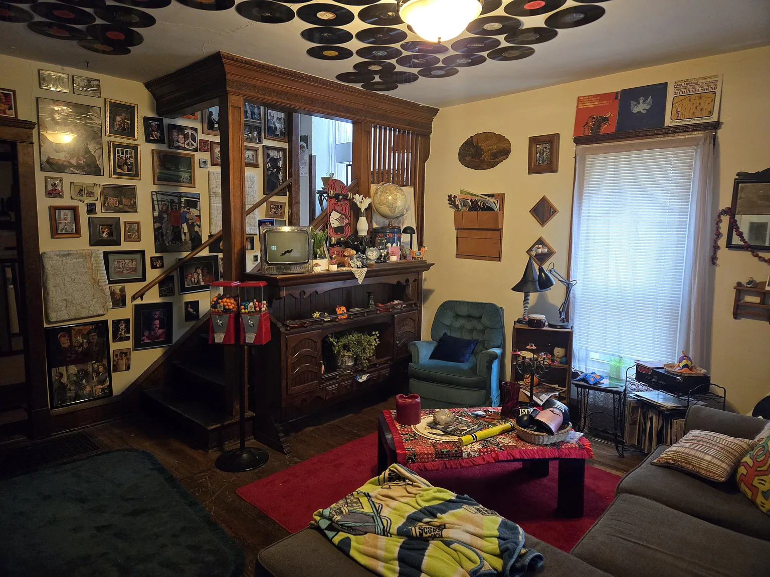5 bed, 2600 sqft, $2,550 — Photo 2