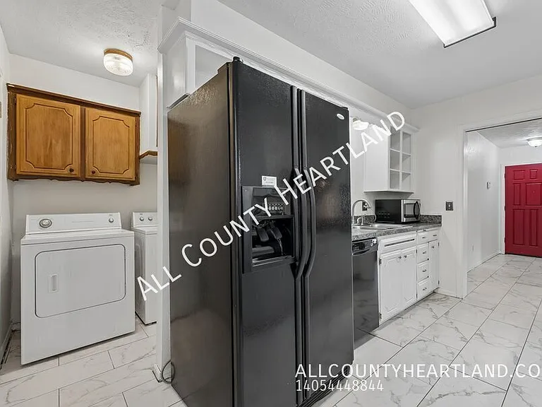 1209 NW 103rd St — Photo 5