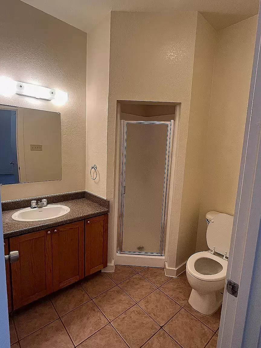 2 bed, 1000 sqft, $1,050 — Photo 3