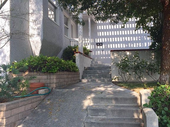 4th image of 2751 Mary St