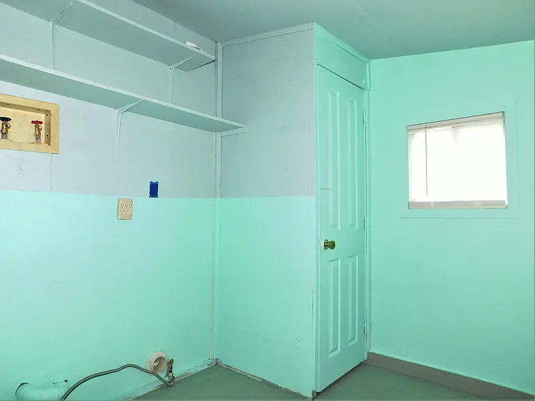 1007 W Collins St — Photo 21
