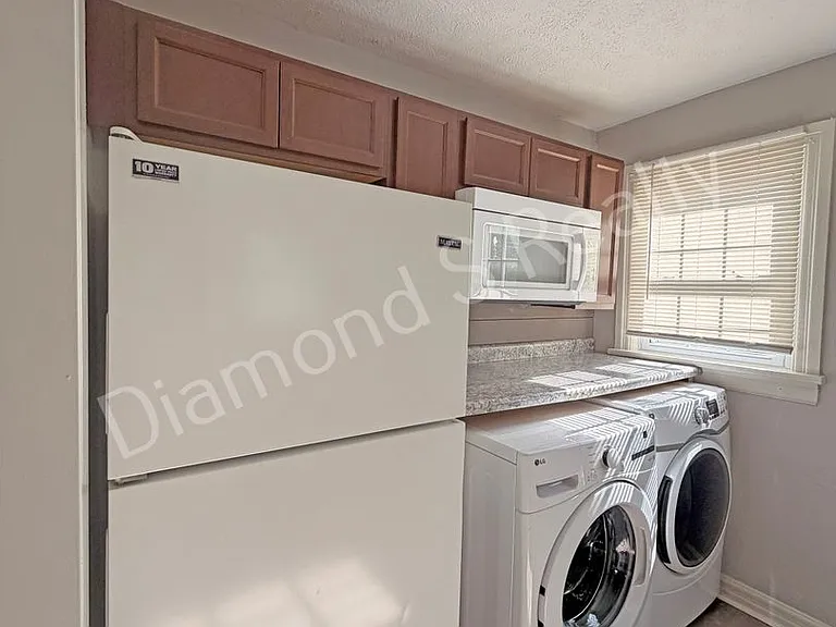 617 W Minota St — Photo 6