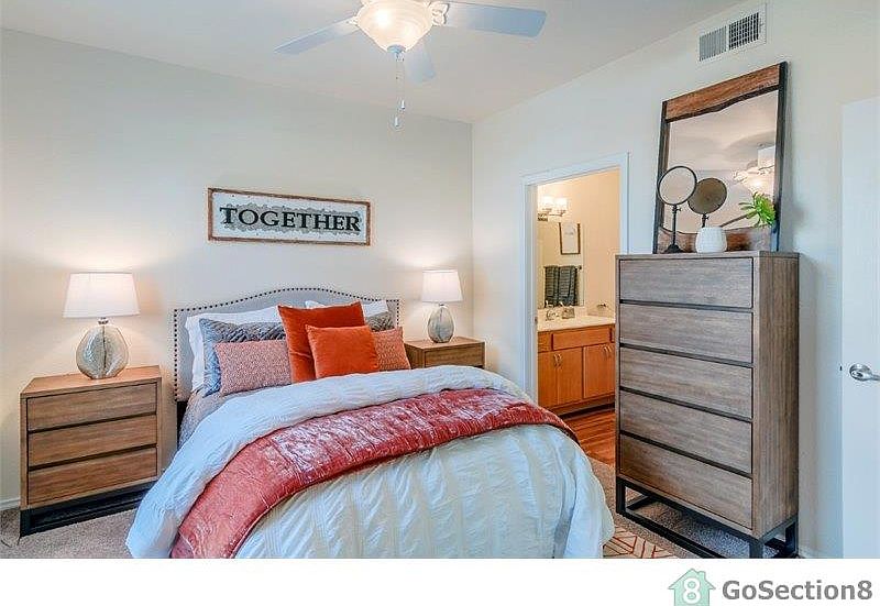 1st image of 220 Stoneport Dr #4