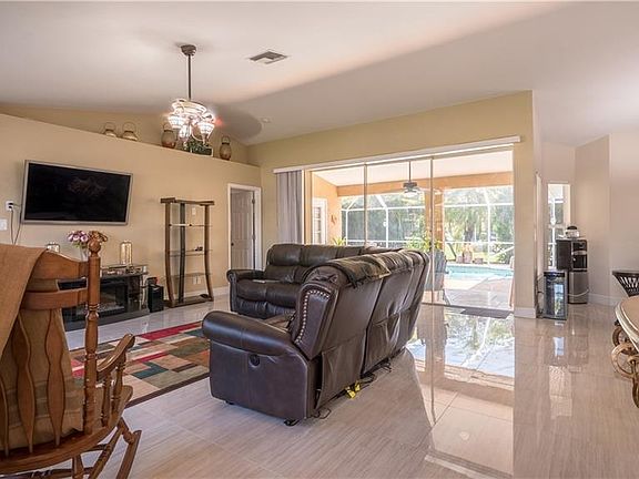 4th image of 3325 SW 26th Pl