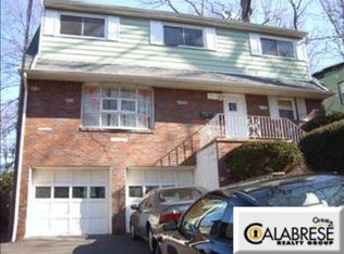 571 Art Ln, Ridgefield, NJ 07657