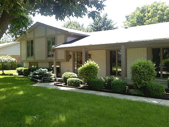 2nd image of 221 Chris Dr