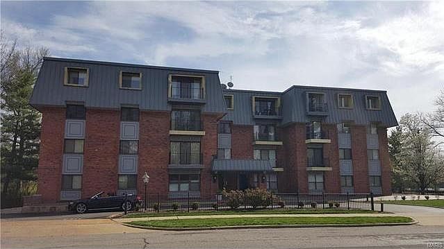 1st image of 450 W Adams Ave APT 9