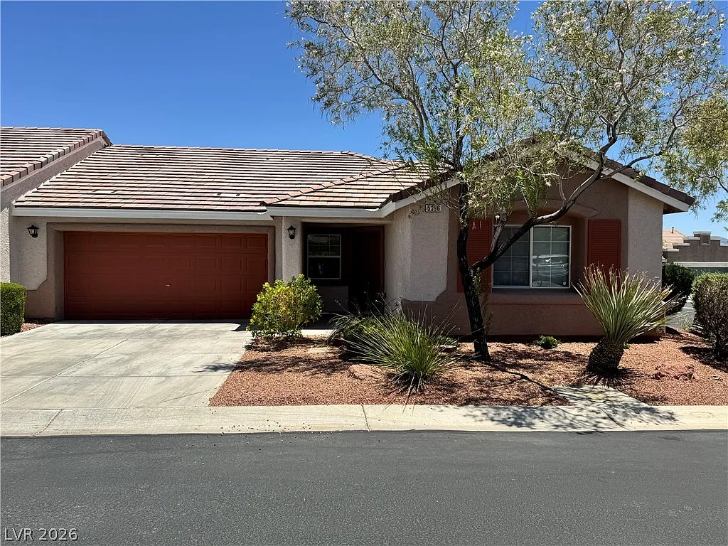 3 bed, 2.0 bath, 1202 sqft, $1,995 — Photo 2