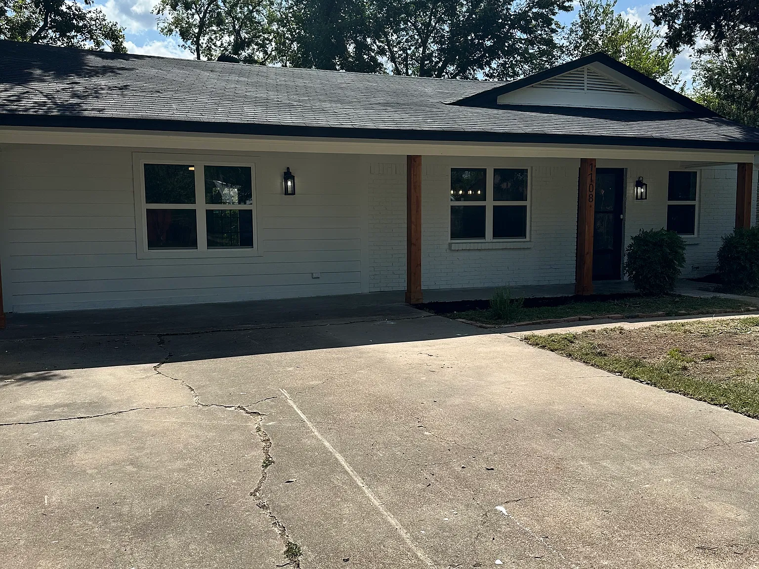 4 bed, 1556 sqft, $2,200 — Photo 2