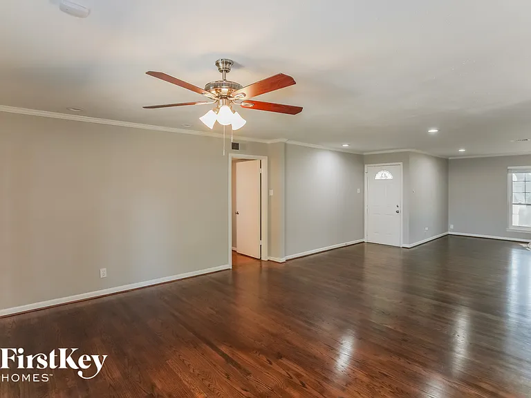 3439 Timberview Rd — Photo 4