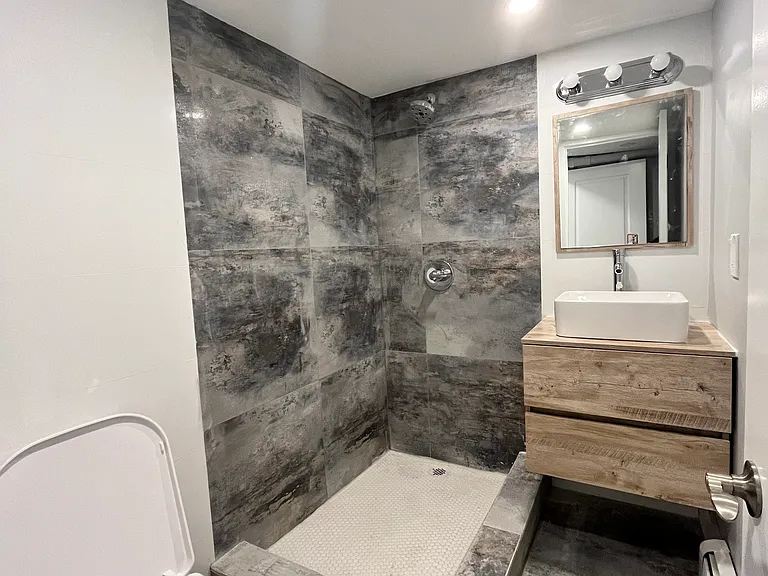 32 Clerk St #1 — Photo 9
