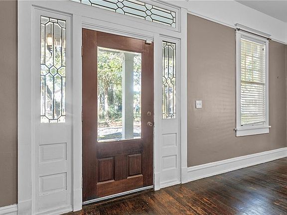 5th image of 21 Houston St