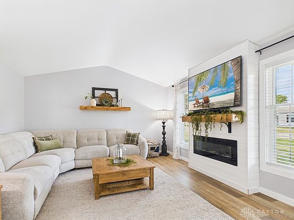4th image of 781 Honeysuckle Dr