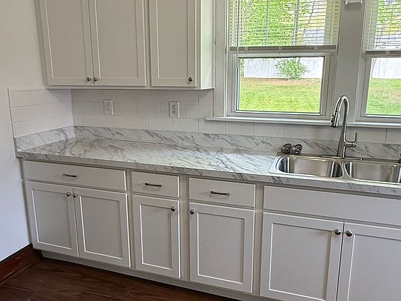 5th image of 1060 New Loudon Rd