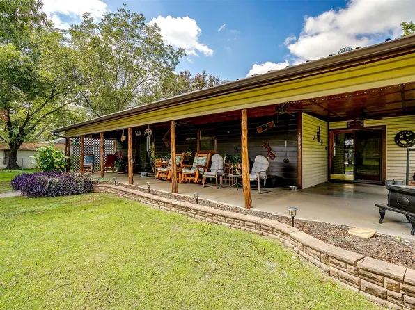 1124 Alvarado St, Cleburne, TX 76031