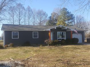 1343 Yew Rd, Du Quoin, IL 62832