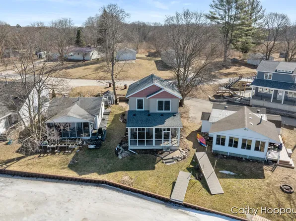 2370 Lakeside Dr, Stanton, MI 48888