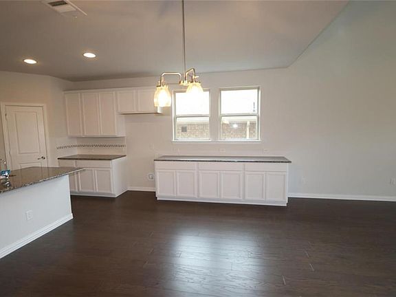 5th image of 712 Monarch Ln
