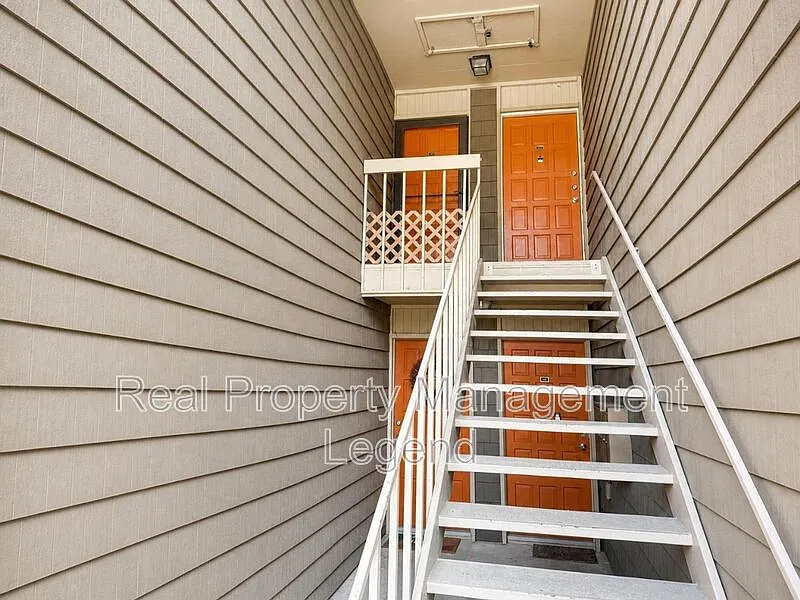2 bed, 2.0 bath, 972 sqft, $1,845 — Photo 2