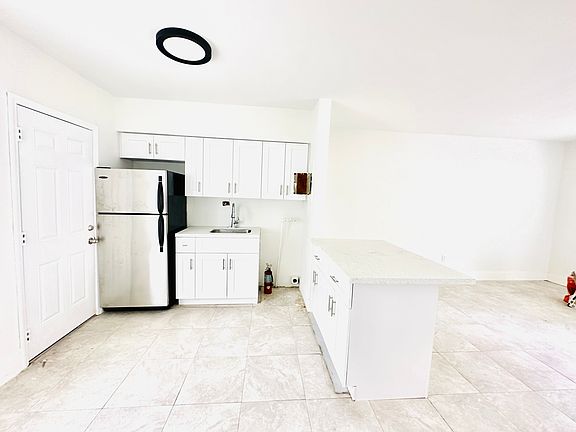 4th image of 173 NW 56th St #2