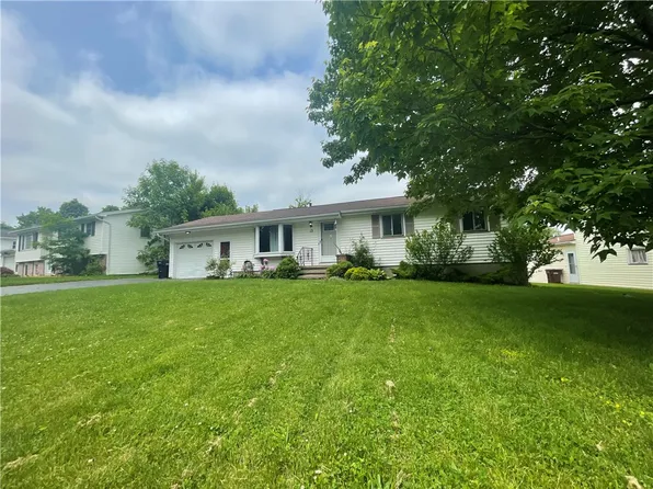 13 Charlene Dr, Rochester, NY 14606