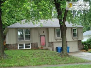 3913 S Berry Ln, Independence, MO 64055