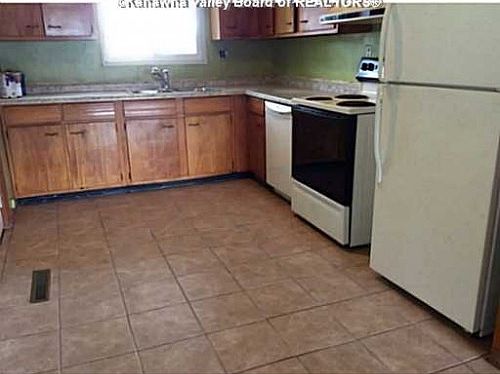 5th image of 211 Oak St