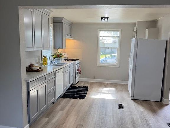 3rd image of 38 Parrott Street