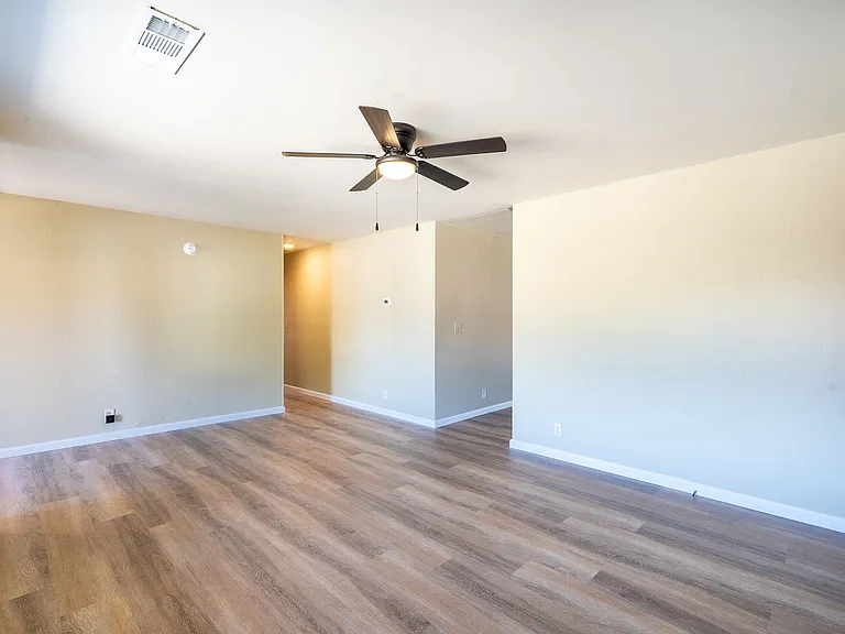 1525 Jasmine Way — Photo 11