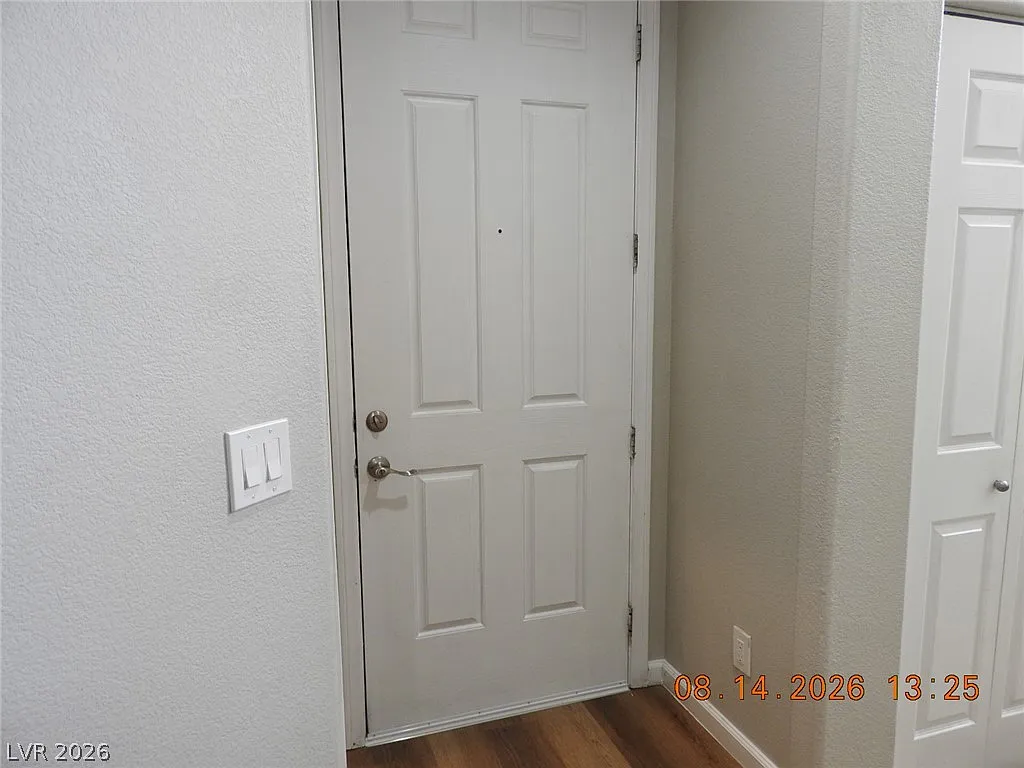 3 bed, 2.5 bath, 1190 sqft, $1,725 — Photo 3