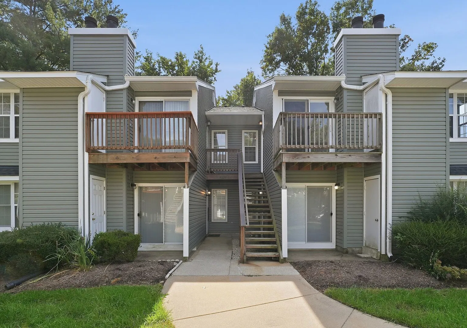 Nicely Updated 1 Bedroom 1 Bathroom Condo In Excellent Location!! — Photo 1
