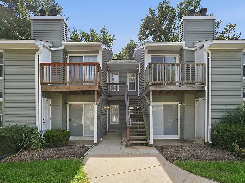 8633 Beekman Pl #33D