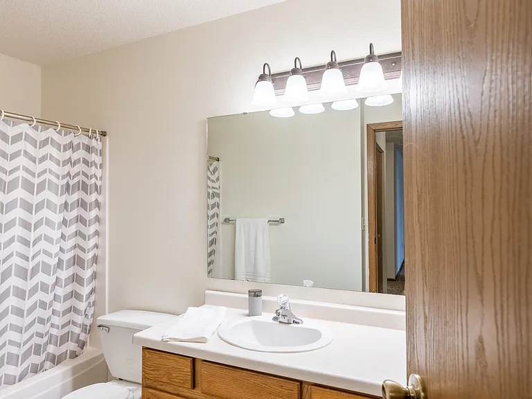 Fargo, ND Country Edge Apartments | Bathroom