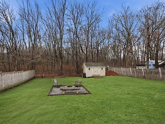 4th image of 8 Sweet Apple Tree Ln