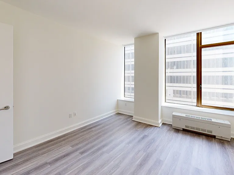 10 Hanover Square — Photo 131