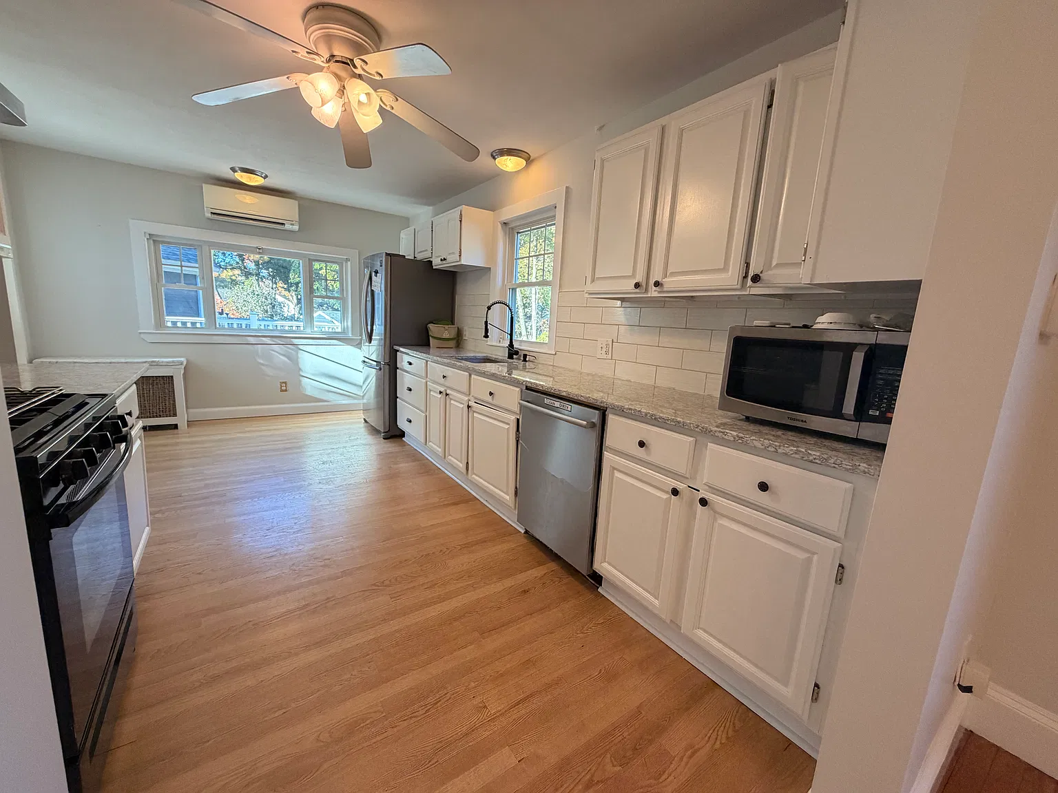 3 bed, 1300 sqft, $4,250 — Photo 4