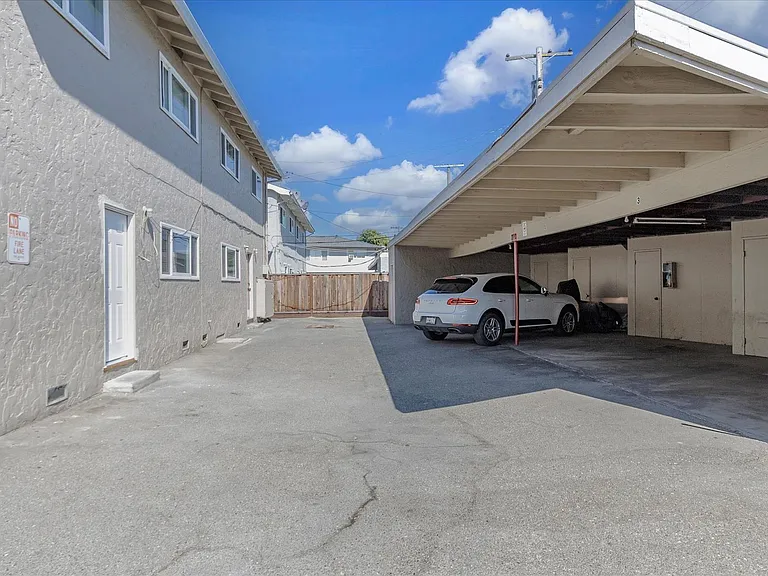 2127 Monroe St — Photo 8
