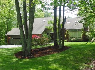 19 Fawn Hill Rd, Burlington, CT 06013