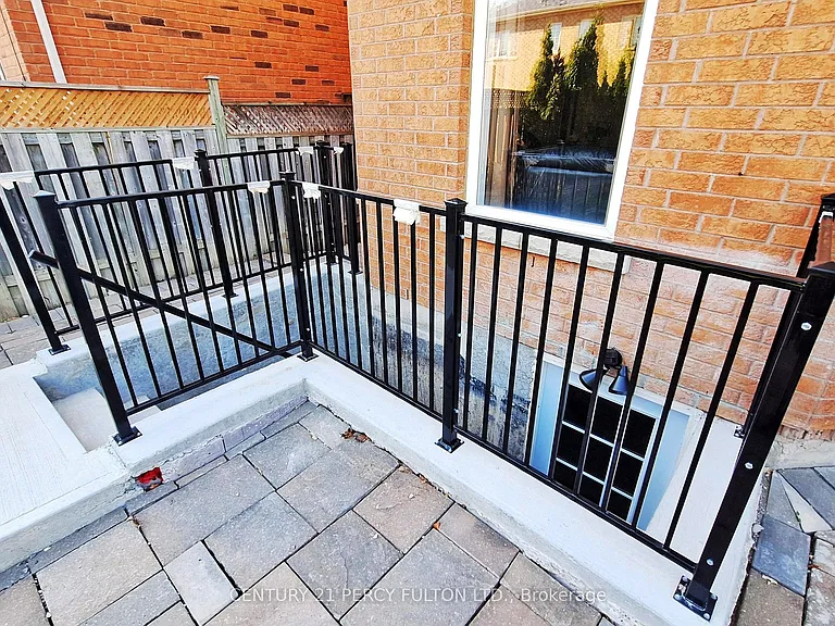 47 Sapphire Dr #BASEMENT — Photo 35