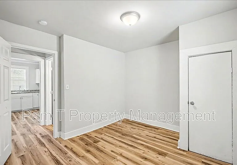 628 W 48th St — Photo 14
